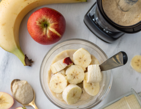 How to Prepare a Healthy Apple and Banana SmoothieIngredients